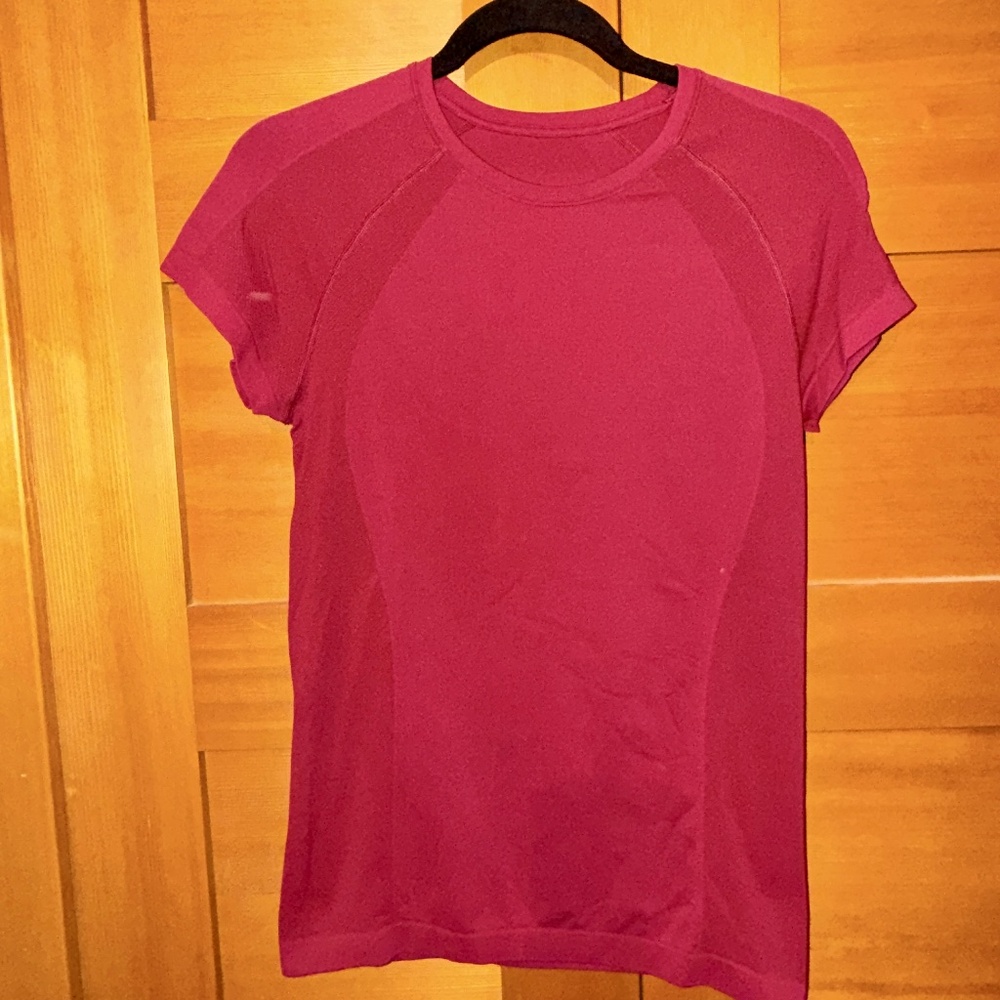 EUC - Sweaty Betty Athlete Seamless Workout Tee Size Large